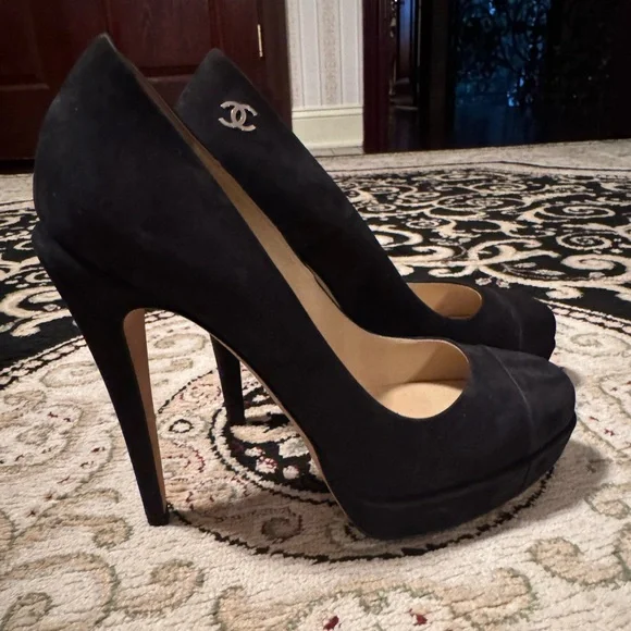 CHANEL Black Suede Heels size 38 - Picture 4 of 7